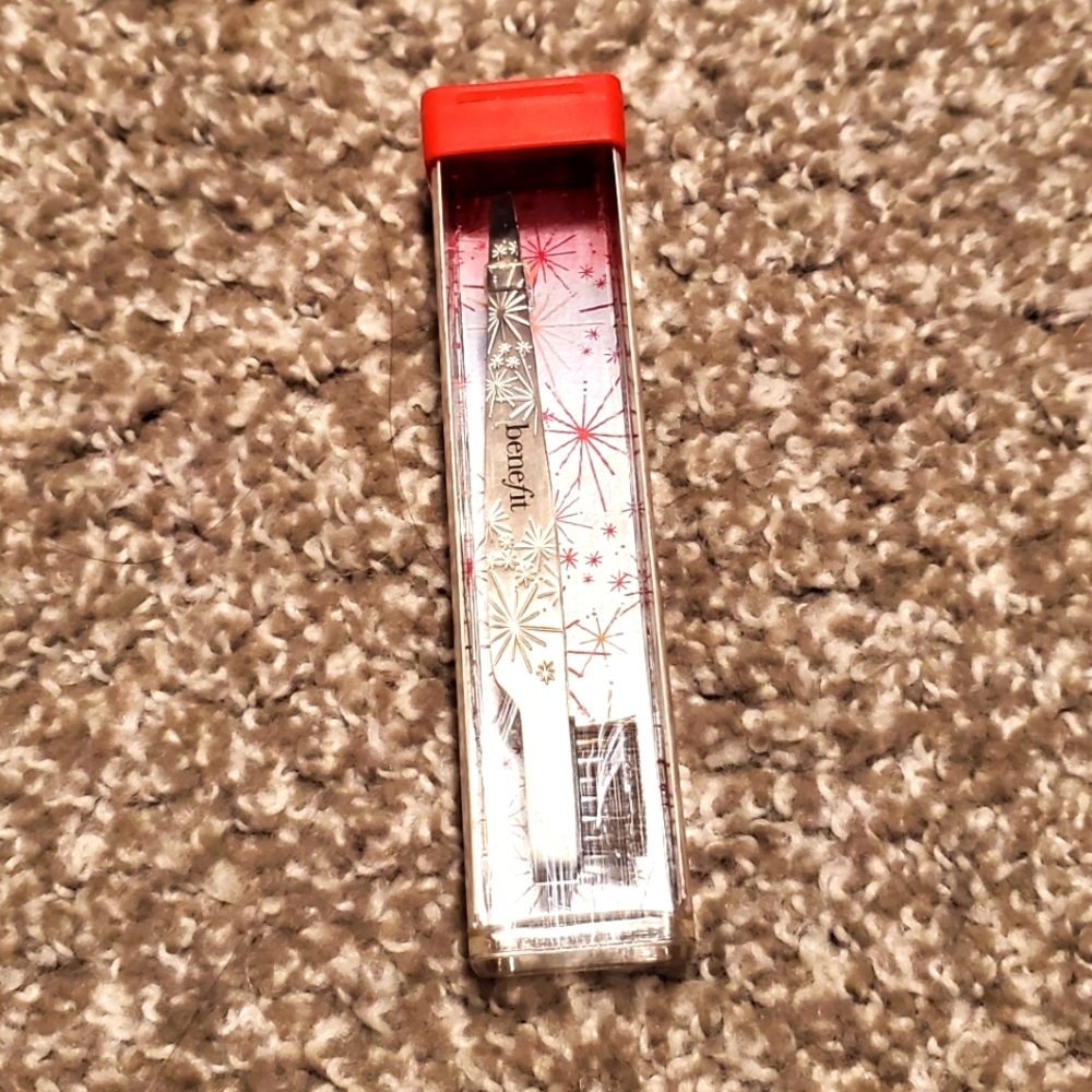 3/$30  🎨 👩‍🎨 BNIB Benefit tweezers!